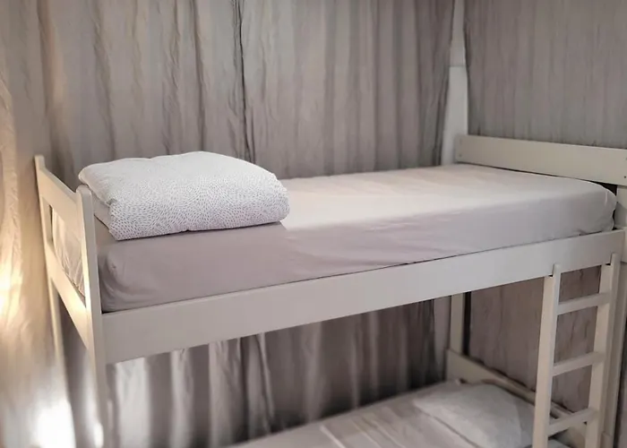 Δωμάτια σε οικογενειακή κατοικία Yes Bankbad *